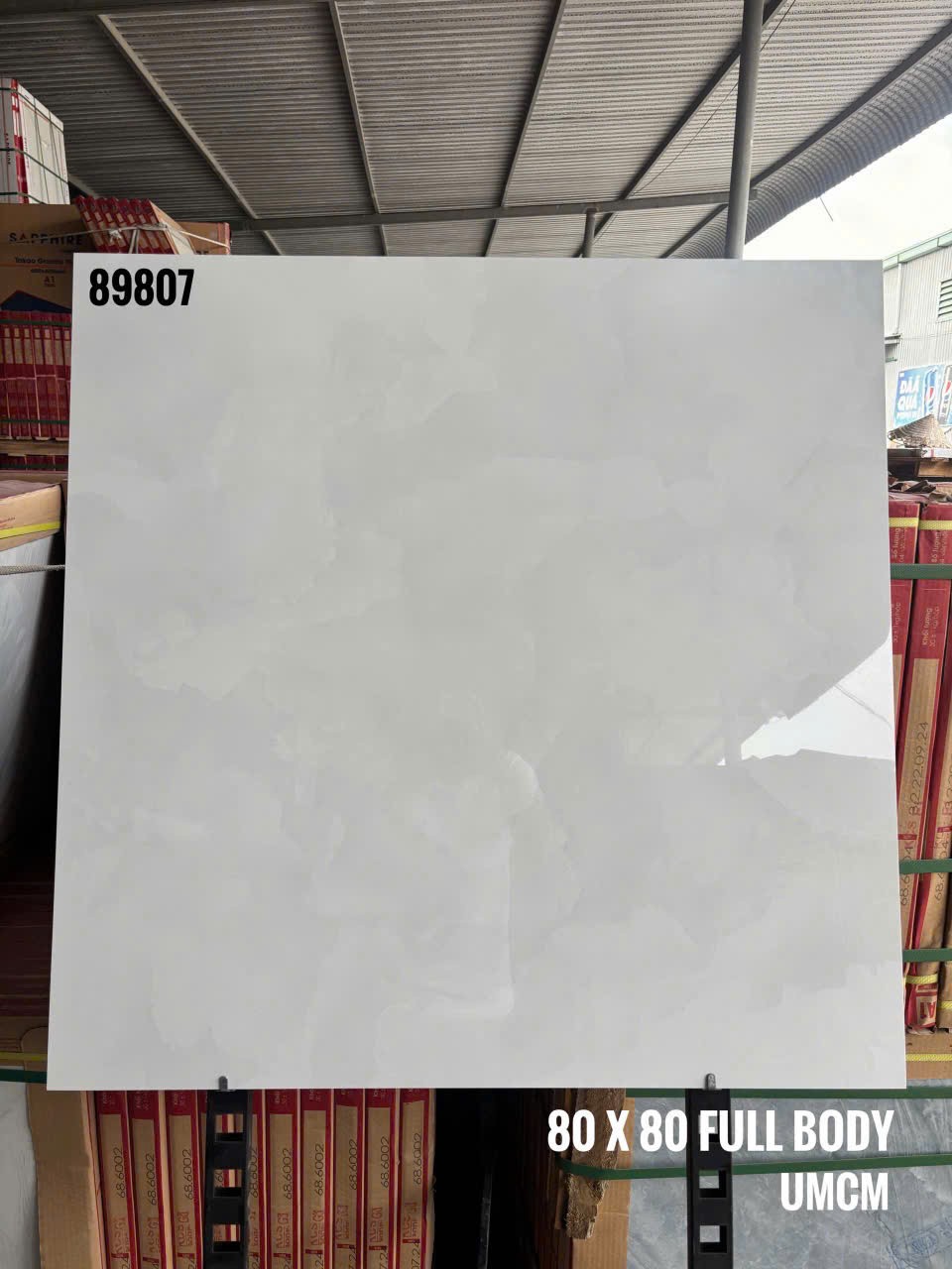 Gạch đá bán sứ bóng 80x80 89807