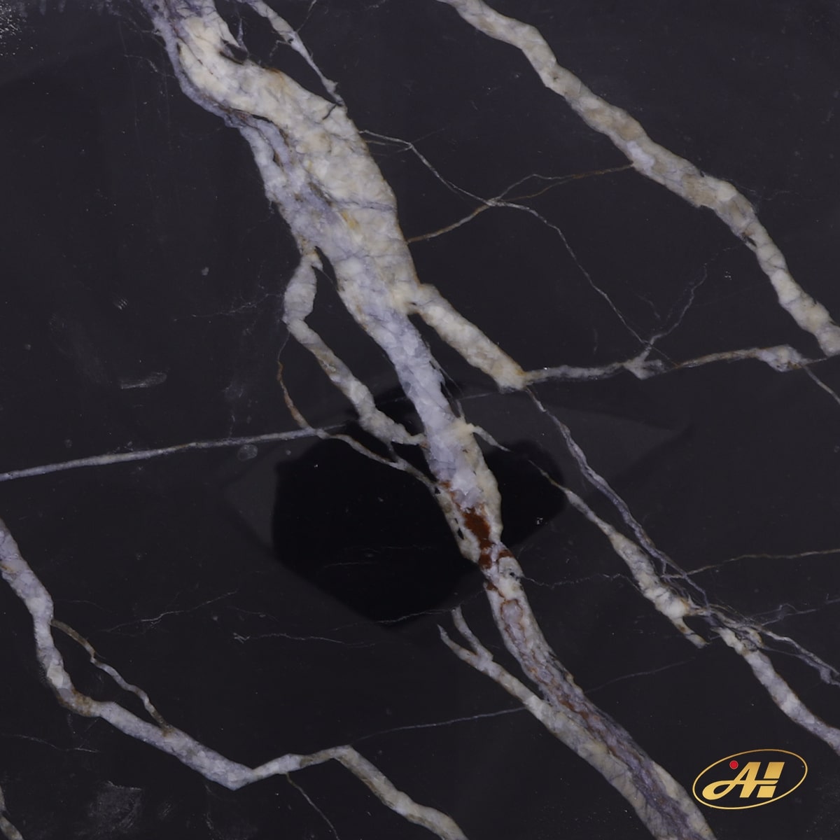 Đá Marble Đen Tia Chớp