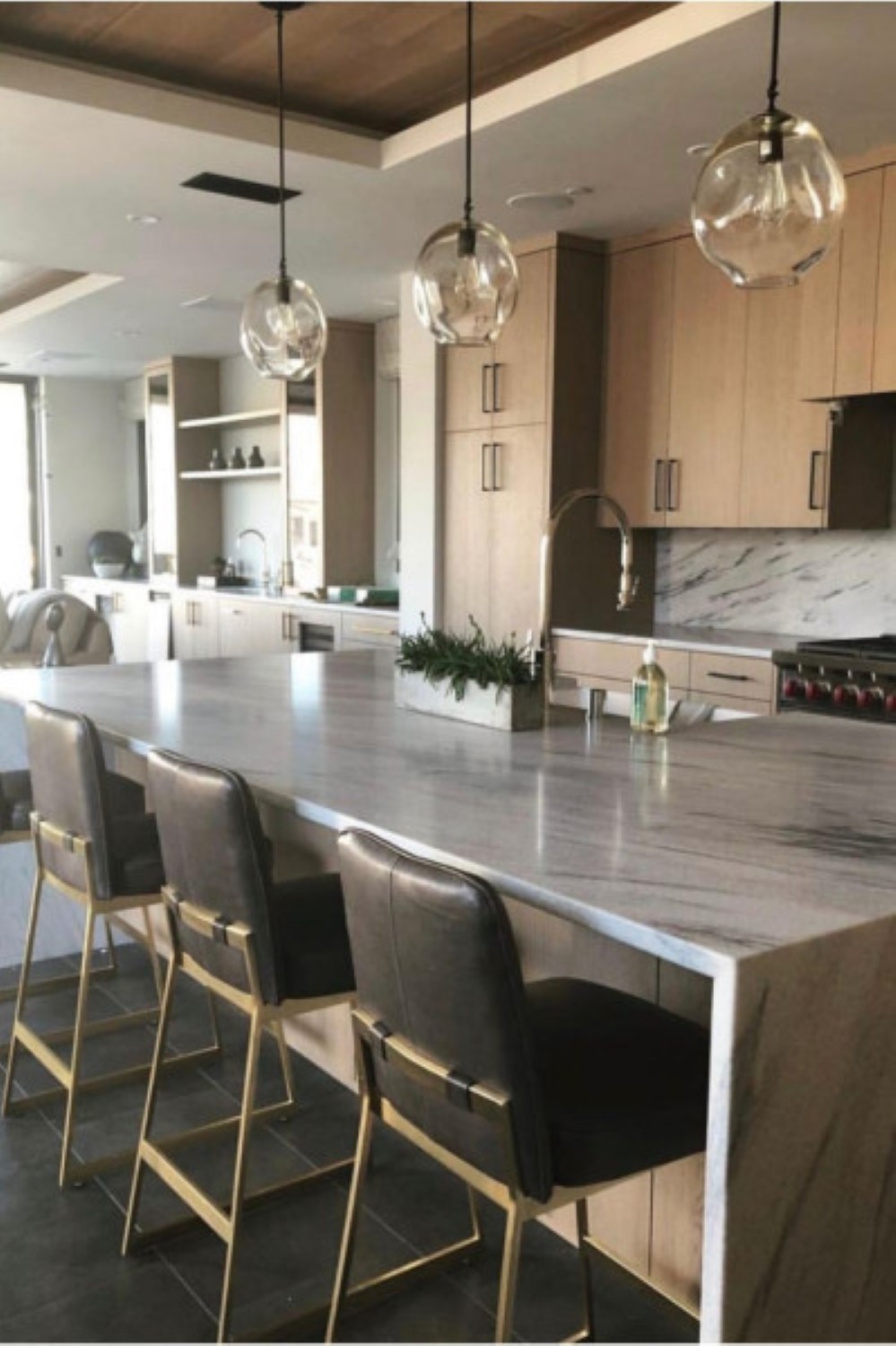 Đá Marble Trắng Ngọc Vân Đen